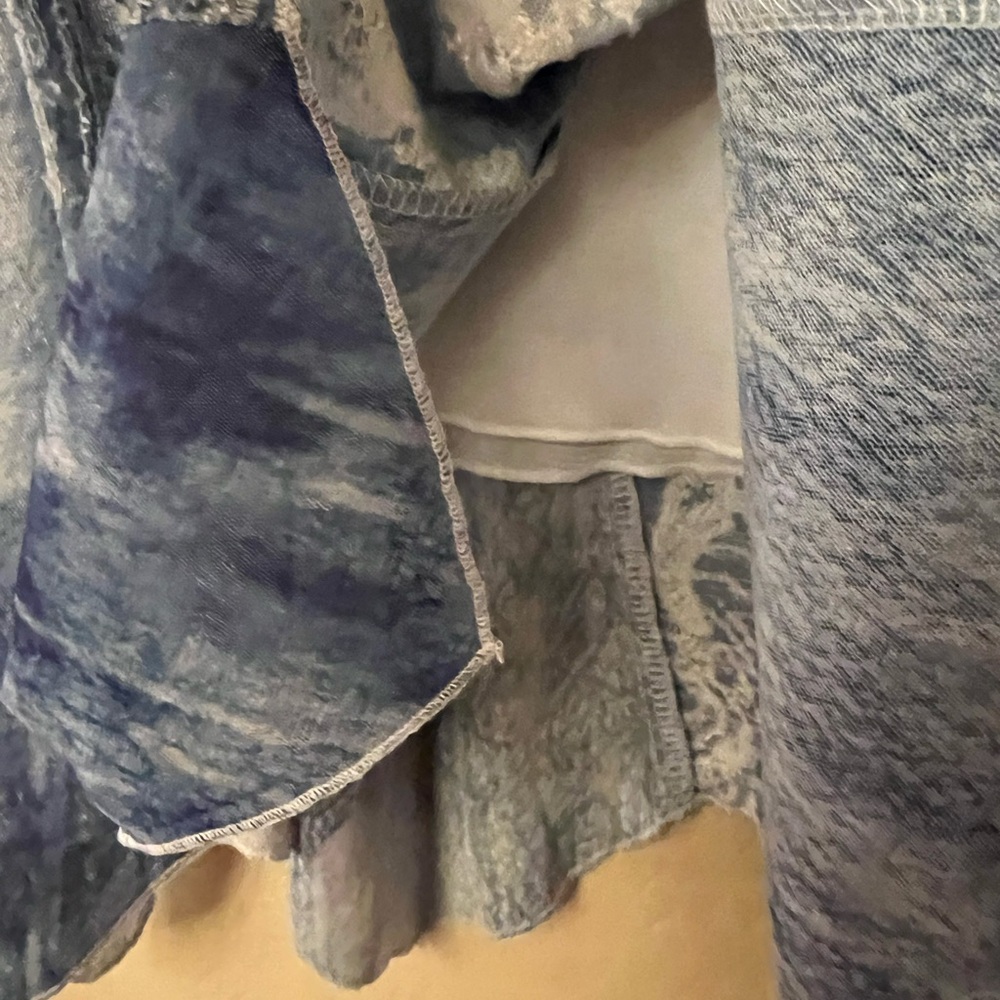 Kamana Blue & White Floral Print Tunic Top - Picture 10 of 14
